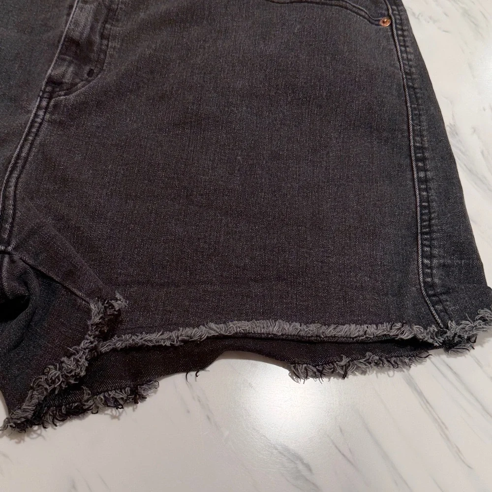 Levi’s black Heritage high rise jean shorts  size 20. 35 waist  Great condition! - Picture 3 of 7